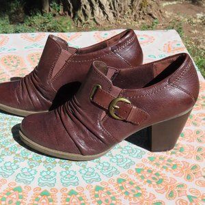 Bare Traps Brown Leather Pumps